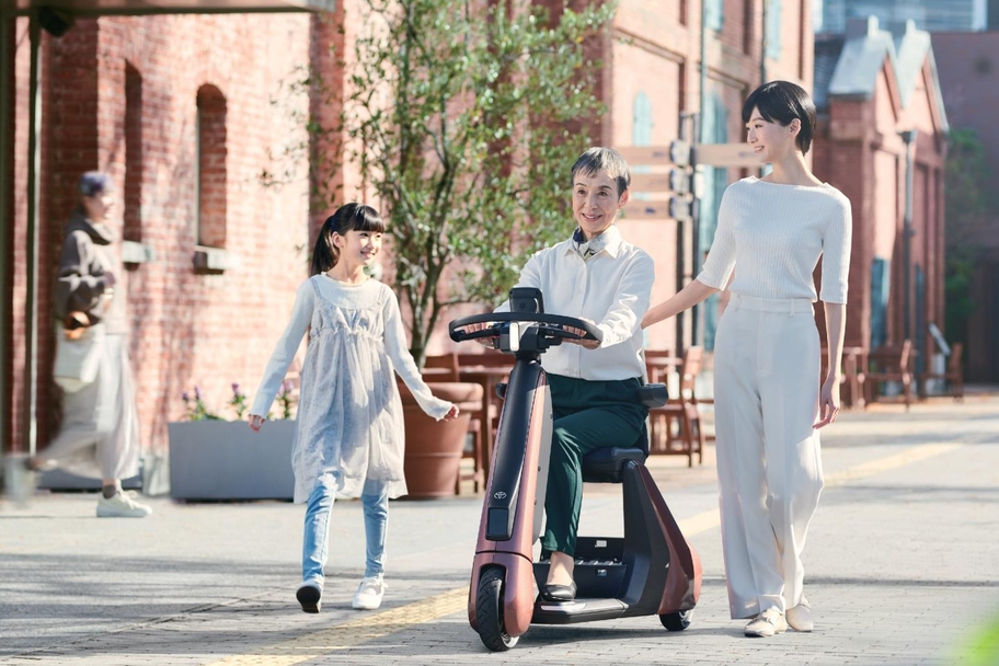 【モデル入り素材】C+walk S “Safety support”